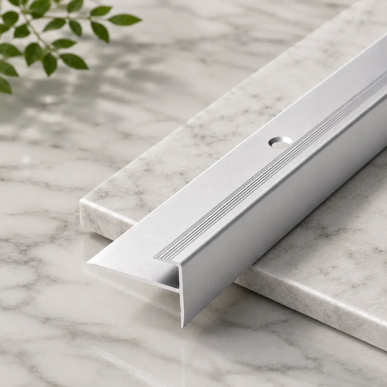 5mm Aluminium Stair Nosing Outer Corner 900mm Silver