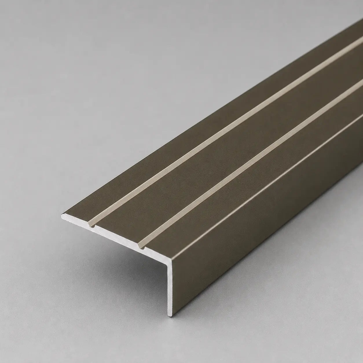 Aluminium_Stair_Nosing_Anodised_Grooved_Anti-Slip_25x10_Champagne