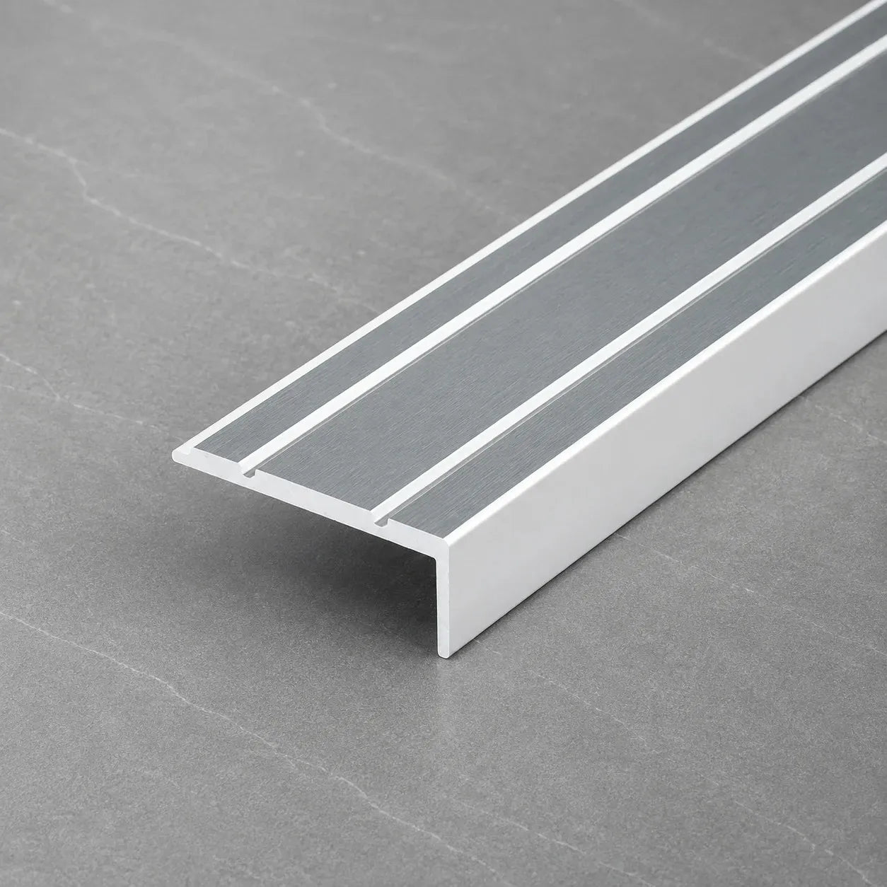 Aluminium Stair Nosing Anodised Grooved Anti-Slip 25x10_Silver