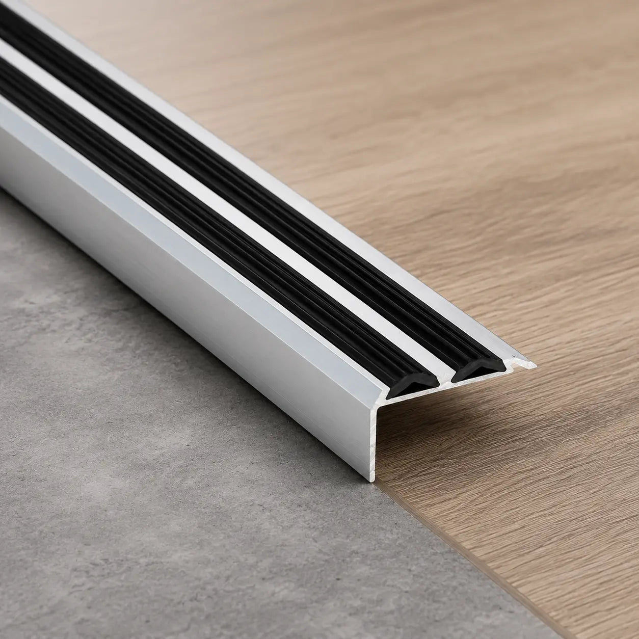 Aluminium Stair Nosing with Rubber Insert_Silver with black rubber
