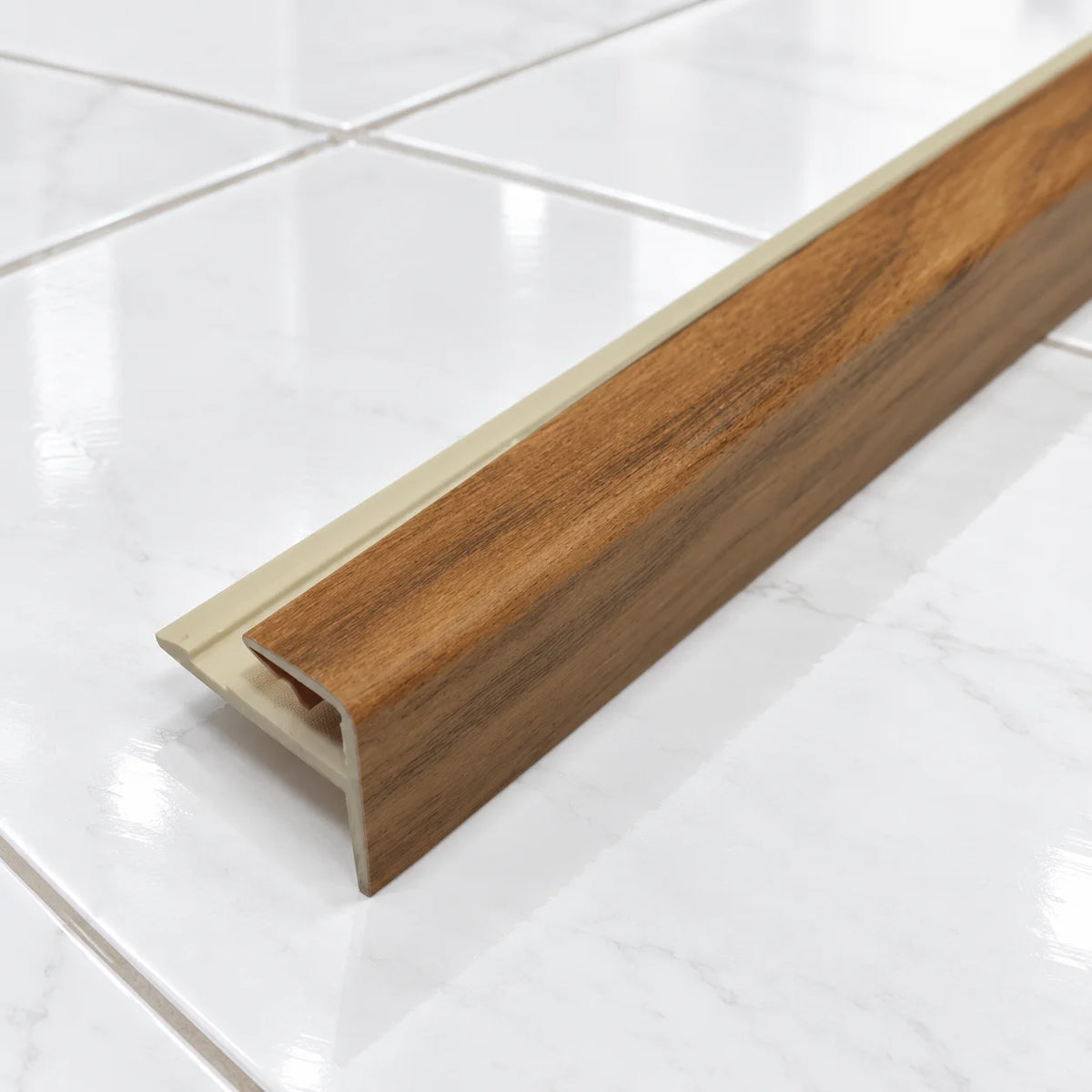D-K0600 16x25mm Push-In PVC Stair Nosing In Chestnut 6e