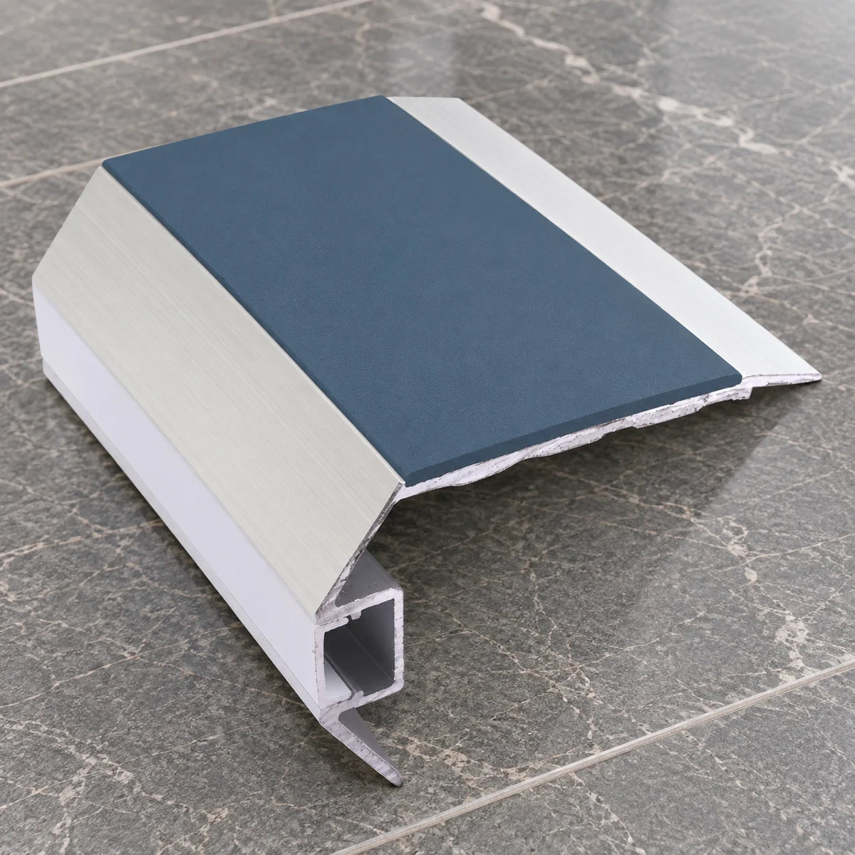 NSLR50 Illuminated Aluminium Stair Nosing 77.5x48.5mm In Cobalt Blue Color