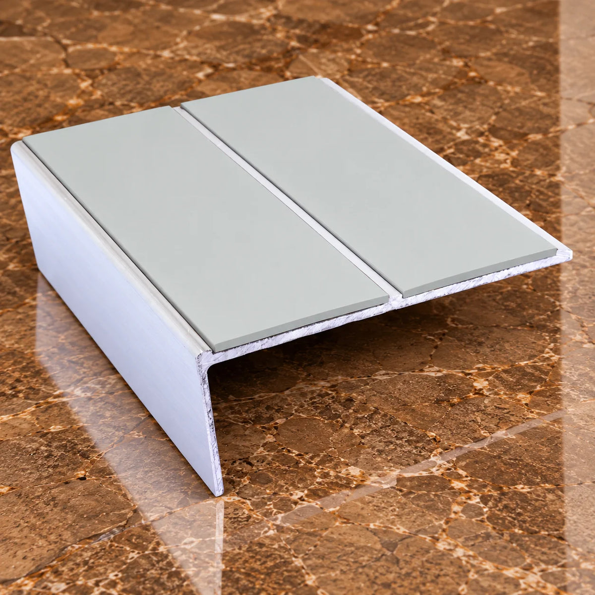 NSL10 85x32mm Aluminium Rakeback Non-Slip Stair Nosing In Ice Grey Color