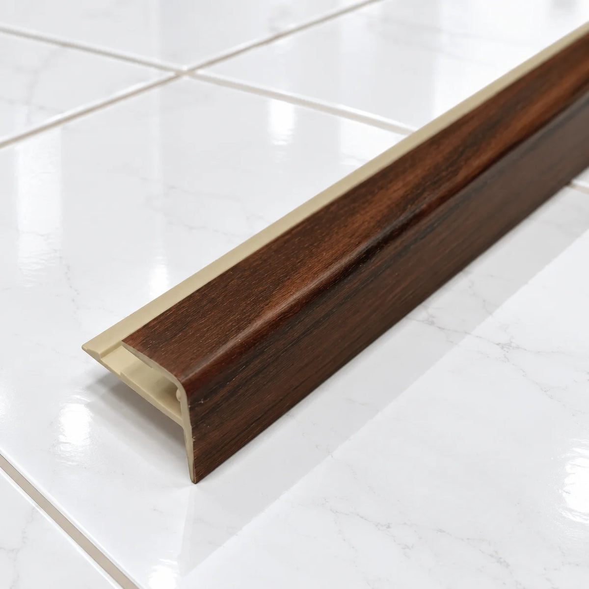 D-K0600 16x25mm Push-In PVC Stair Nosing In Mahogany 7e