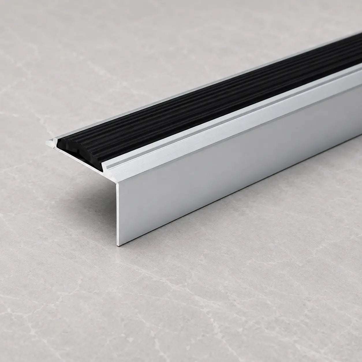 Stair Nosing with Rubber Insert 46m_Silver