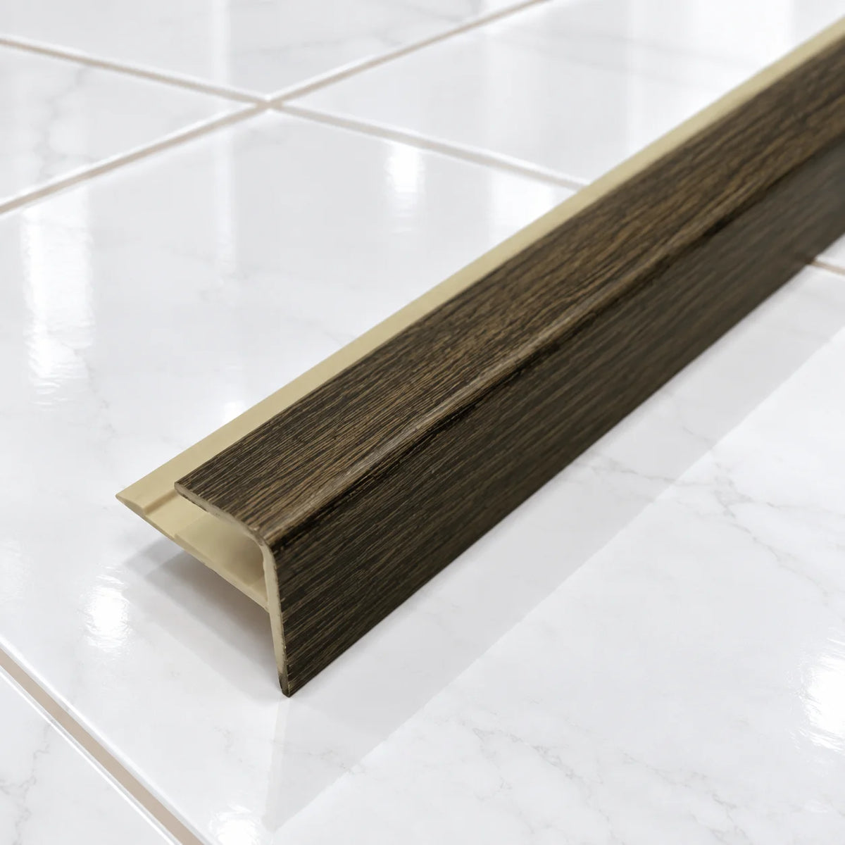D-K0600 16x25mm Push-In PVC Stair Nosing In Venge 0P