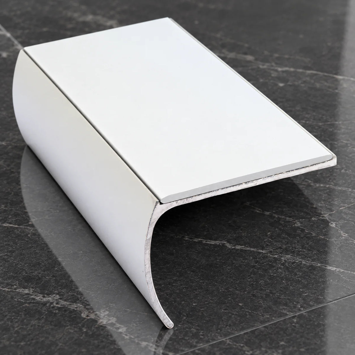 NSL03 57x40mm Aluminium Bullnose Non-Slip Stair Nosing In White Color