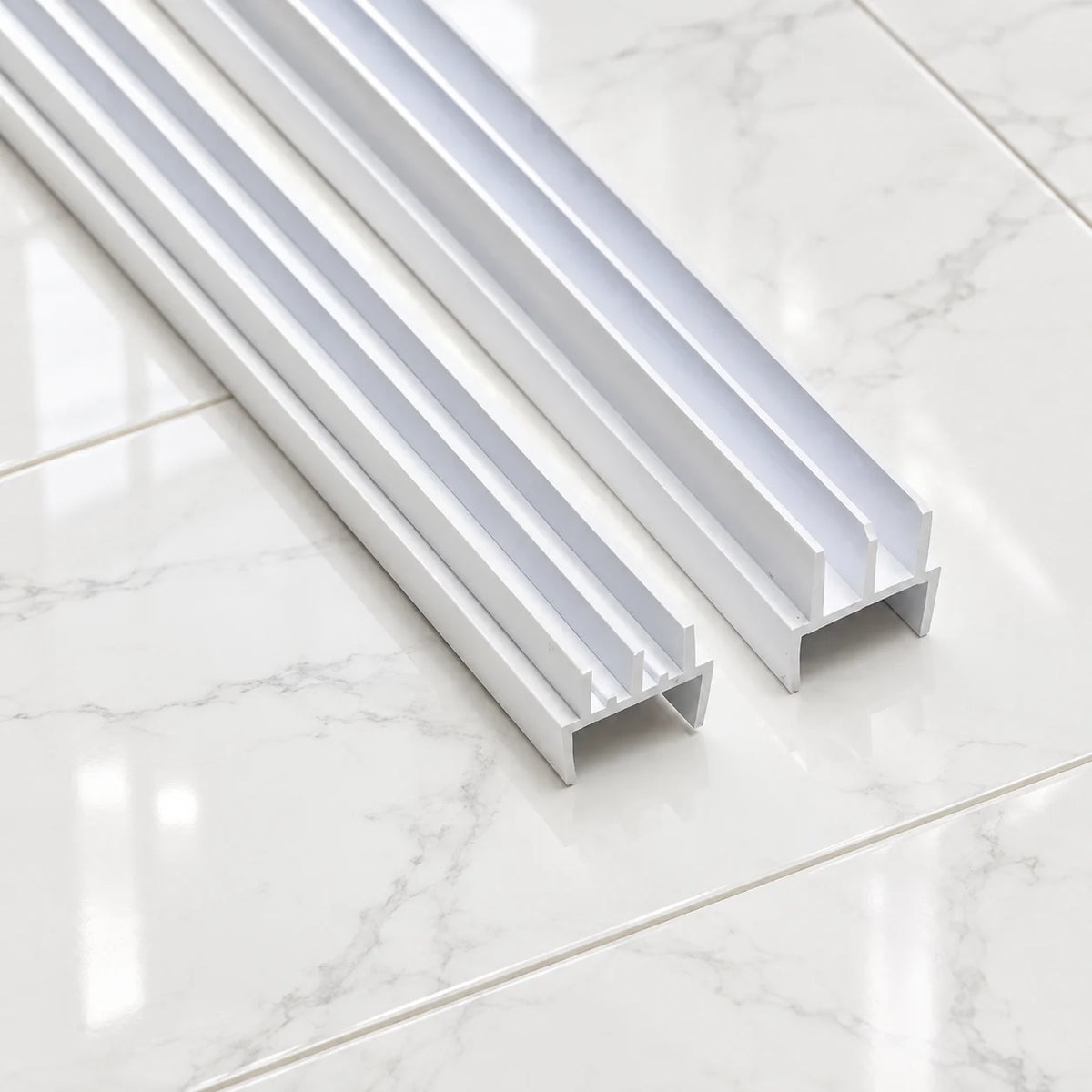Clip-On Vivarium Top & Bottom Runners for 4mm Glass, 15/18mm Board In White Color